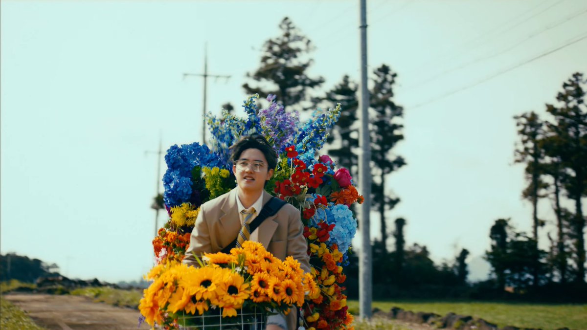 EXO's Doh Kyungsoo has released the music video to ‘Mars.’

Watch: youtu.be/BzJdUkpKVA4?si…