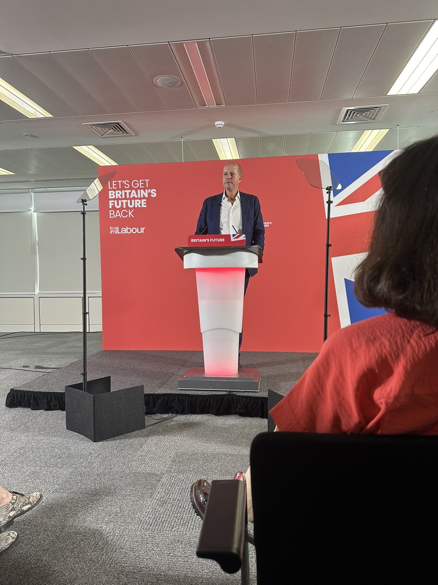 Well. Cameronite inner circle former Conservative MP and former Tory minister Nick Boles introduces shadow Chancellor Rachel Reeves speech on the economy to business… we knew he was advising the shadow team, but still quite something to see him her introducing her.