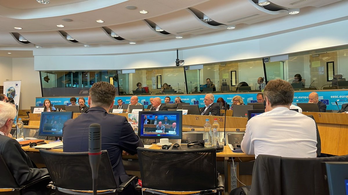 CEPLIS is present at the #EESC Day of the Liberal Professions in Brussels. Board Member Klaus Thürriedl #ECEC has just given an inspiring speech on why professions are concerned by the #BlueDeal
