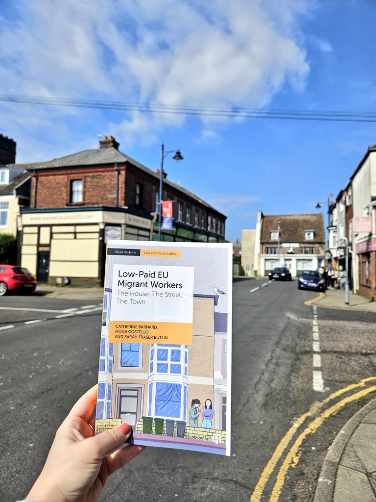 The book 👇 on the Street & in the Town of it's title. Excited to bring a copy to @GyrosOrg and continue our research partnership w/ more research activities: today, EUSS & legal problem(s) focus groups 👀 @eumigrantworker @CSBarnard24 law.cam.ac.uk/publications/3…