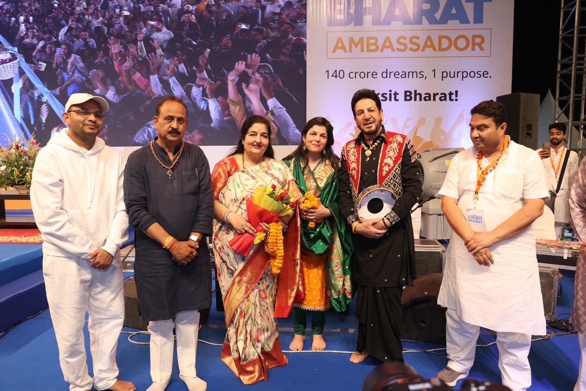 An Evening of Music and Meditation with #ViksitBharatAmbassador in Kashi brought together over 8,000 enthusiastic participants at Sampurnanand Sanskrit University Grounds in Varanasi. @SriSri of @ArtofLiving emphasized the vital role of Viksit Bharat Ambassadors in…