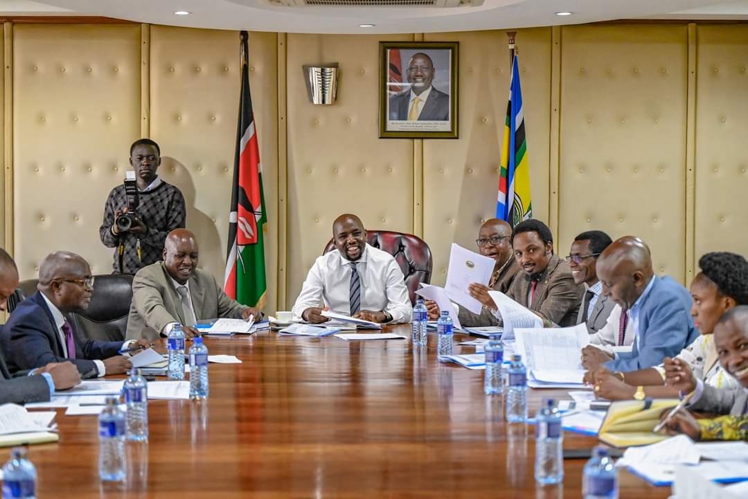 On Monday under the stewardship of our team leader in Roads and Transport CS @kipmurkomen alongside PS Eng. Joseph Mbugua,we continued with our nationwide campaign of meeting leaders of various counties to establish gaps and available areas of collaboration. Kiambu Senator…