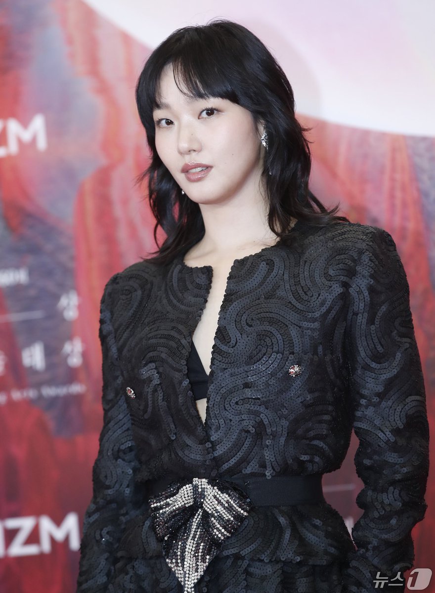 #คิมโกอึน ที่พรมแดงงาน Baeksang Arts Awards ครั้งที่ 60 คิมโกอึนมีชื่อเข้าชิงรางวัล สาขานักแสดงหญิงยอดเยี่ยมจากบท ฮวาริม ภาพยนตร์ #EXHUMA
