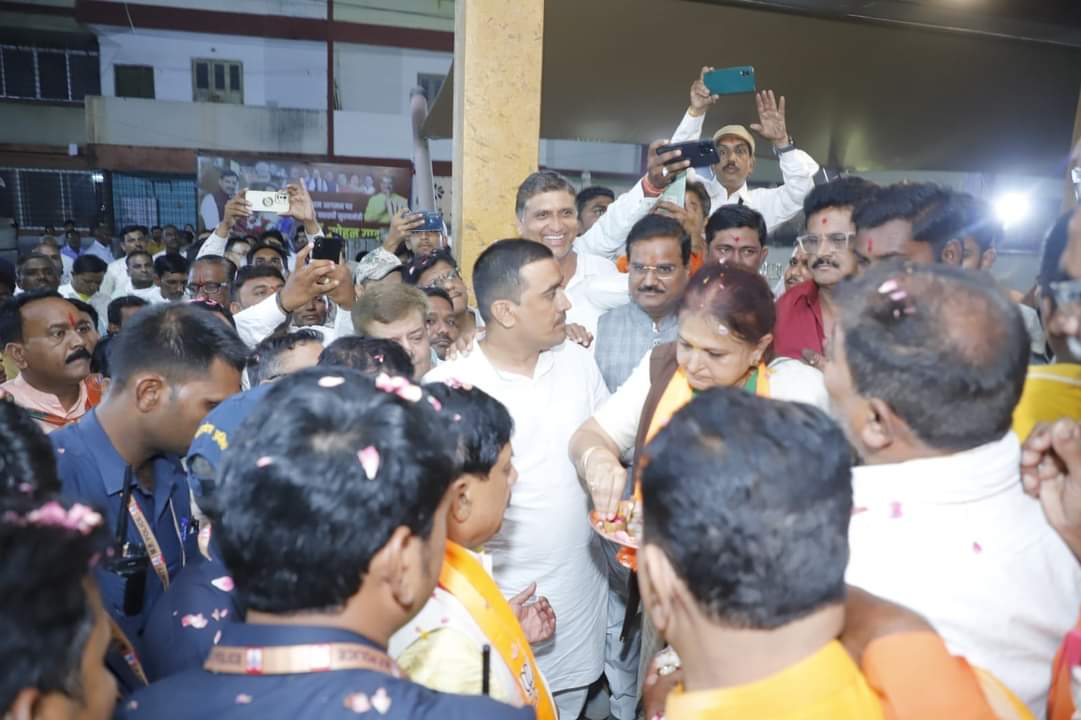 बुरहानपुर निवास पर मध्य प्रदेश के लोकप्रिय मुख्यमंत्री डॉ. मोहन यादव जी का आत्मीय स्वागत... @DrMohanYadav51