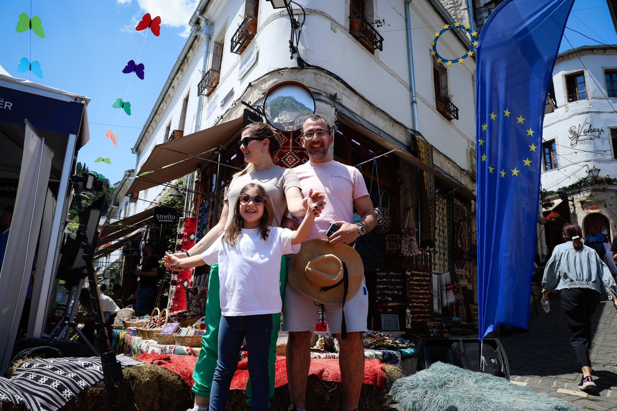 Thank you #Gjirokastra 🇦🇱 for welcoming #EuropeWeek2024 🇪🇺 and for promotong #inclusiveness, #diversity and #humanrights with us. Together with 🇦🇹🇫🇷🇩🇪 we visited the construction of the EU-funded Roma Traditional Market, soon to be opened. The EU Fair showcased more than 15…