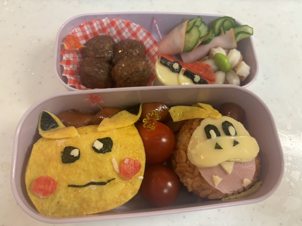 今日もお疲れ様です(⁎ᴗ͈ˬᴗ͈⁎)
キャンプ行ってあぁぁ疲れたー！って思ってたらGW終わってました😱
今週は2日娘のお弁当の日がありまして。
夫と1日ずつ分担したんです✨
今日は夫がお弁当作る日！
あんにゃろハードル上げよった(/□≦、)
私の番はどうしたらいいのだ🥲