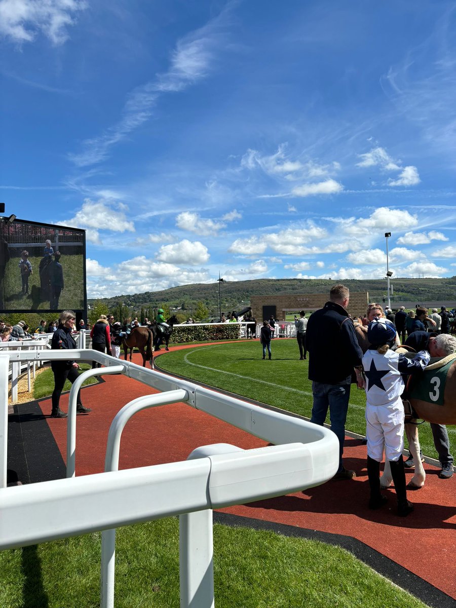 Bank Holiday Weekend at @CheltenhamRaces ☀️

We headed to Cheltenham over the weekend with @ponyracinggb for one of their latest Pony Racing Taster Days! 

#careers #racingpathway #PRA #ponyracing #earlycareers