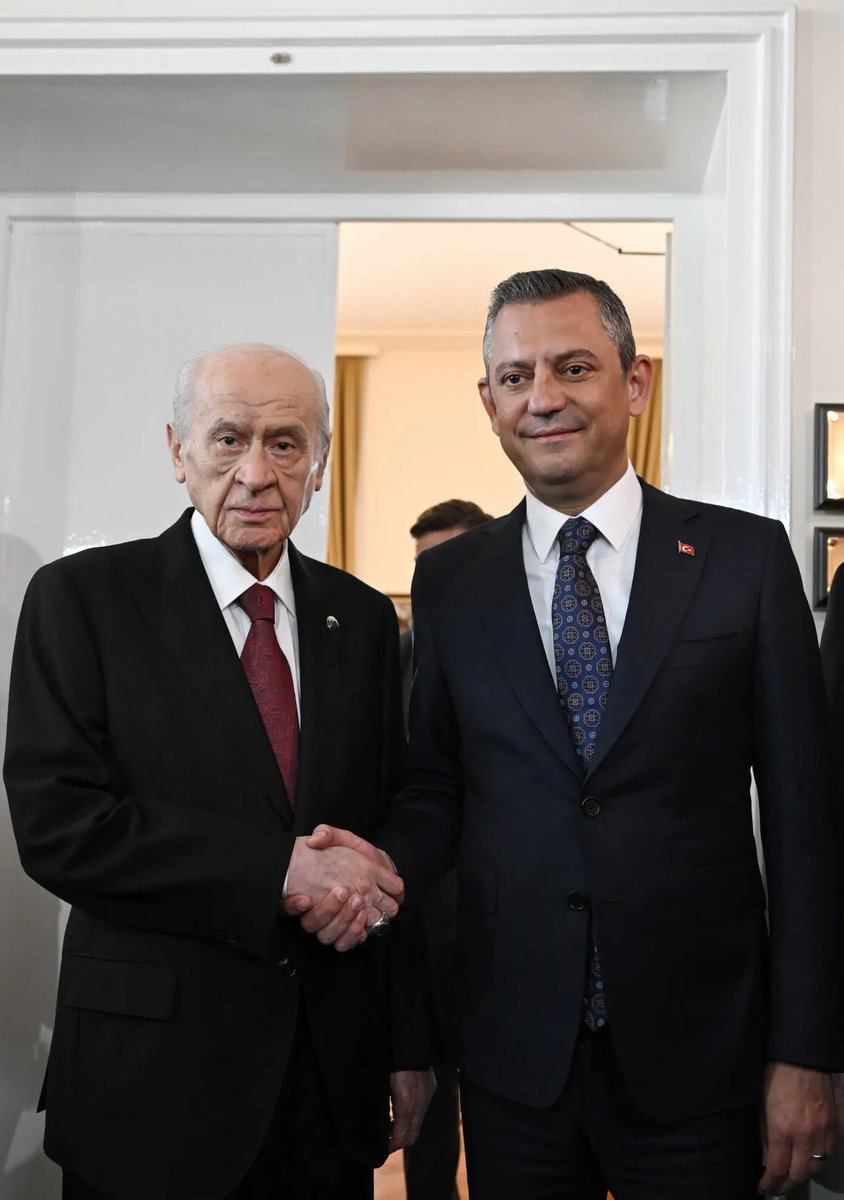 MHP Genel Başkanı Devlet Bahçeli ile CHP Genel Başkanı Özgür Özel bir araya geldi.