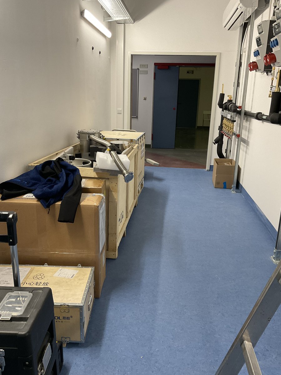 Christopher Eichler (@eichler__chris) on Twitter photo Exciting day for our lab <a href="/UniFAU/">FAU Erlangen-Nbg</a> with our first cryostat arriving. Now that it is sitting in the lab, the system looks even more compact. Letās see how long it takes from unloading the truck this morning to reaching base temperature⦠Exciting day for our lab <a href="/UniFAU/">FAU Erlangen-Nbg</a> with our first cryostat arriving. Now that it is sitting in the lab, the system looks even more compact. Letās see how long it takes from unloading the truck this morning to reaching base temperatureā¦