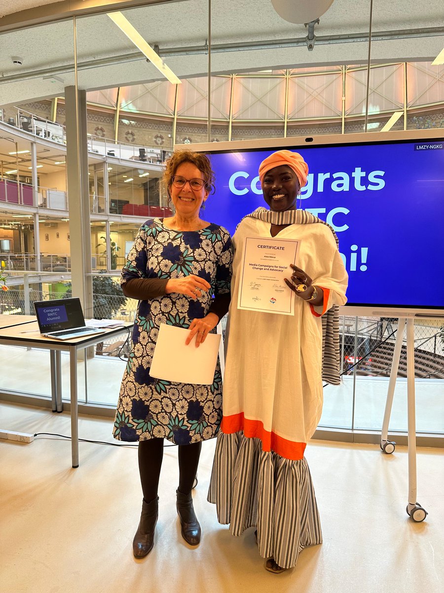 NLinSenegal's tweet image. Avec la formation Media Campaigns for Social Change &amp;amp; Advocacy à @rntc @RNW_Media , financée par @MinBZ , Aissa Mboup, assistante de recherche à @ULaspad a compris les étapes fondamentales de cette campagne. Elle en a drafté une sur les #FGM  au 🇸🇳.
#ORANGEKNOWLEDGE @NufficGD