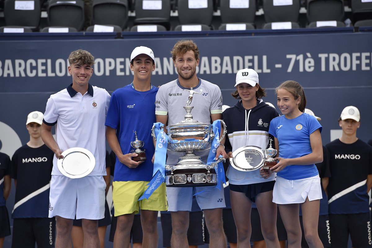 🏆🏆 Irene Basalo (vs Liliana Chetry) y Toni Escarda (vs Ian Barroeta) fueron los vencedores del @bcnopenbs Sub-14 del 2024