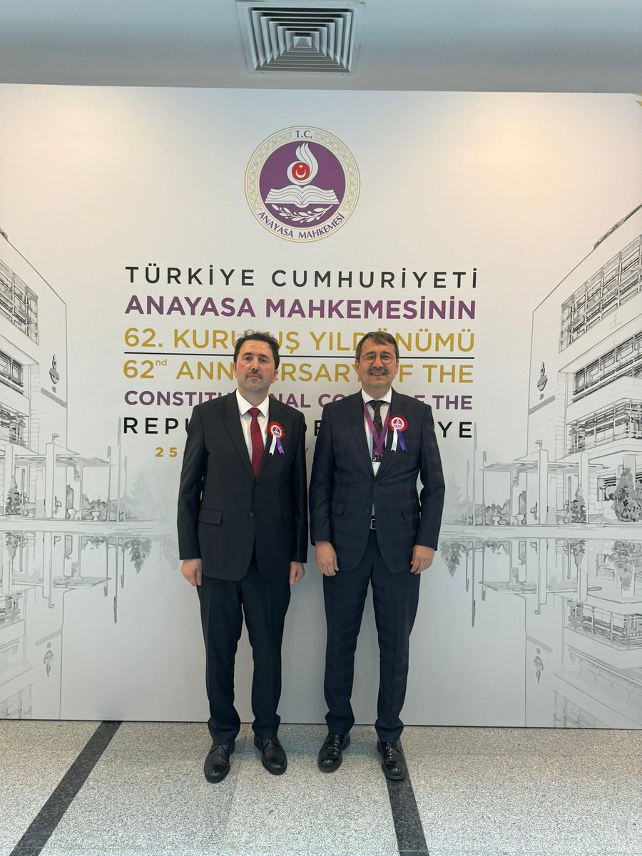 Sn. Cumhurbaşkanımız <a href="/RTErdogan/">Recep Tayyip Erdoğan</a> ve Meclis Başkanımız <a href="/NumanKurtulmus/">Numan Kurtulmuş</a> ‘un teşrifleri ile gerçekleşen Anayasa Mahkemesi 62. Kuruluş Yıldönümü törenine katıldık. 

Törende Hukuk Fakültesi Dekanımız Prof. Dr. Ömer Çınar Anayasa Mahkemesi’nin yeni üyesi olarak yemin etti. 
Bu