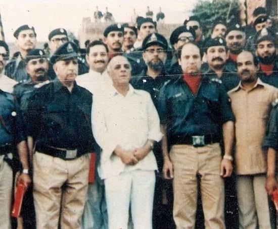 SaqlainSha9111's tweet photo. ان بہرپیوں سے قوم کی جان کب چھوٹے گی ذرداری جیسا  ٹھگ ملک کا صدر بنا ہوا ہے شو باز مسخرہ ملک کا وزیر اعظم ہے اور رہی ��ہی کسر مریم  جعلی تھیف منسٹر نے نکال دی ہے ملک بحرانوں کا شکار اور ان بھانڈوں کی غیر سنجیدگی سمجھ سے باہر ہے باپ جعلی سول ڈیفینس والا اور بیٹی جعلی پولیس والی https://t.co/CRSXPeJwi0