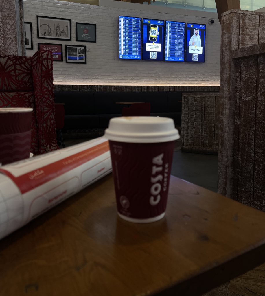 بعد كم ساعه رحلتي من دبي الى جدة  
قضيت 10 ايام بحلوها ومره في دبي شاركت في اهم مؤتمر في جامعة الشيخ زايد وقدمت مشروعنا بافضل صوره 🤍🤍🤍