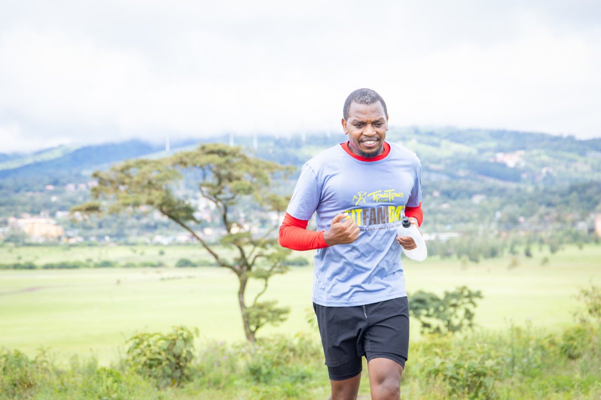 Murife why are you Running? 👀😅😂 Another successful Fit Fam Day in the books! 🏃‍♂️💨 Thanks to all the runners who joined us for Tipwatipwa’s energizing event. Here’s to chasing goals, breaking barriers, and celebrating our love for running together! #FitFamDay #TipwatipwaRuns