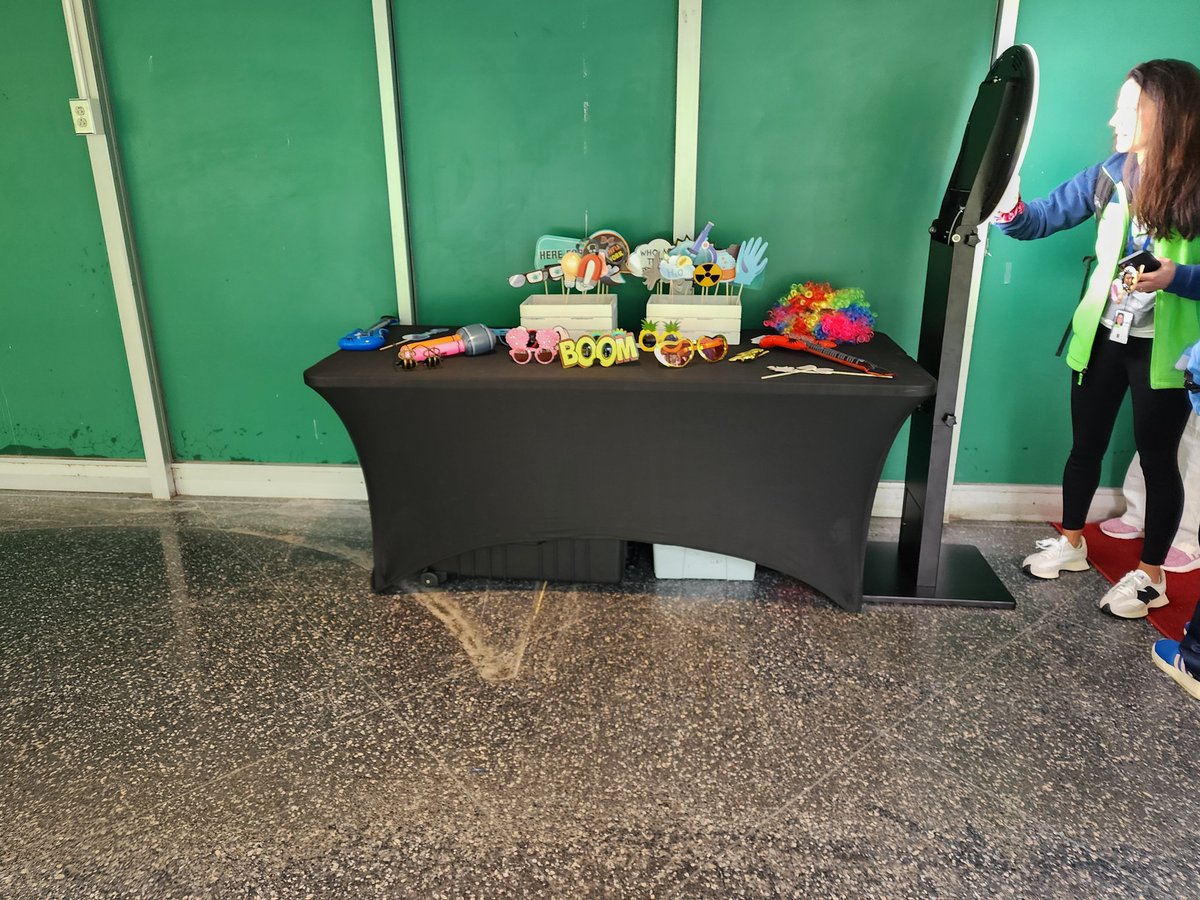 Photo booth in Bldg 31 outside of Cafeteria. Sponsored by <a href="/ConTempsInc/">ConTemporaries, Inc.</a> #MyNIHDay