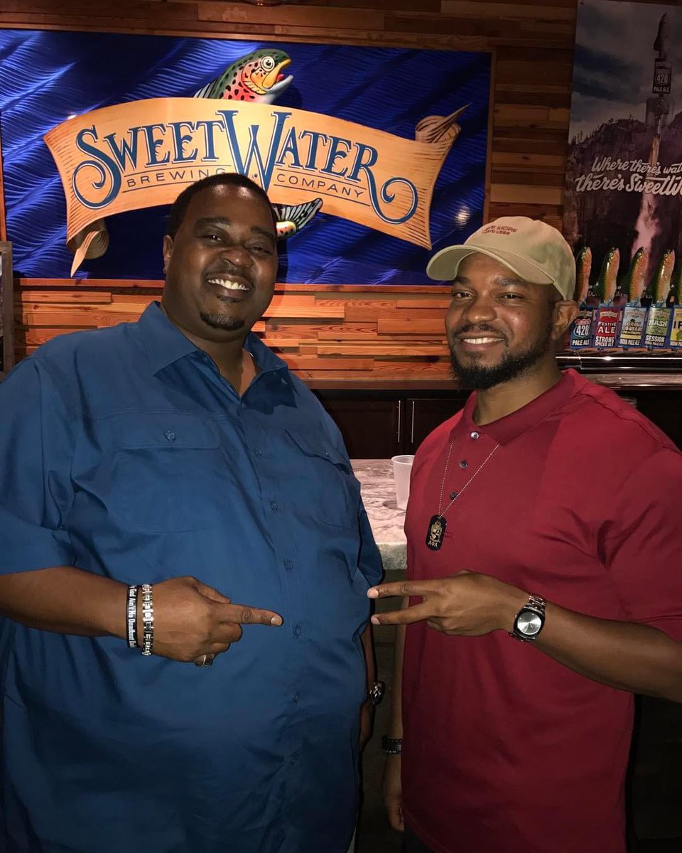 olesoul57_2's tweet photo. FB said 7yrs ago I was checking out the homie Weightball’s comedy show #ismile #Ucity https://t.co/oCaSW5auVZ