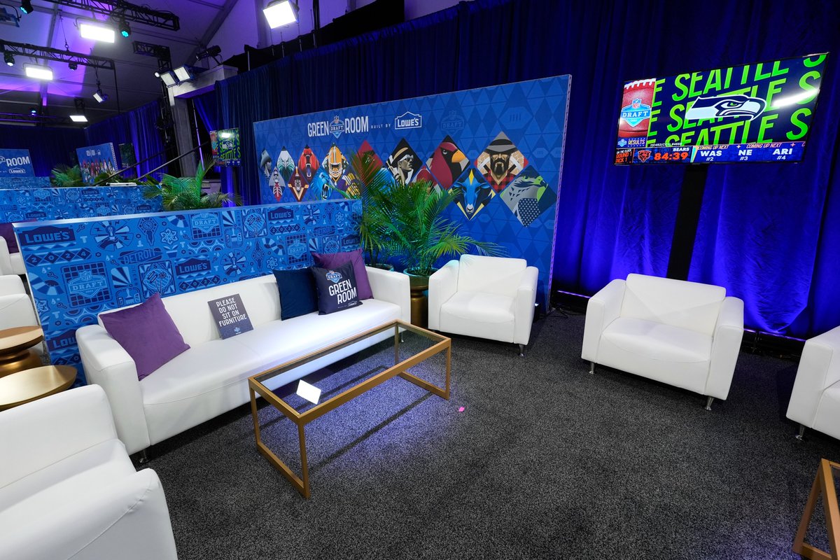 NFL's tweet photo. The Stage is set for Night 1 of the 2024 #NFLDraft, courtesy of @Lowes! 🤩 https://t.co/6oVS873HRq