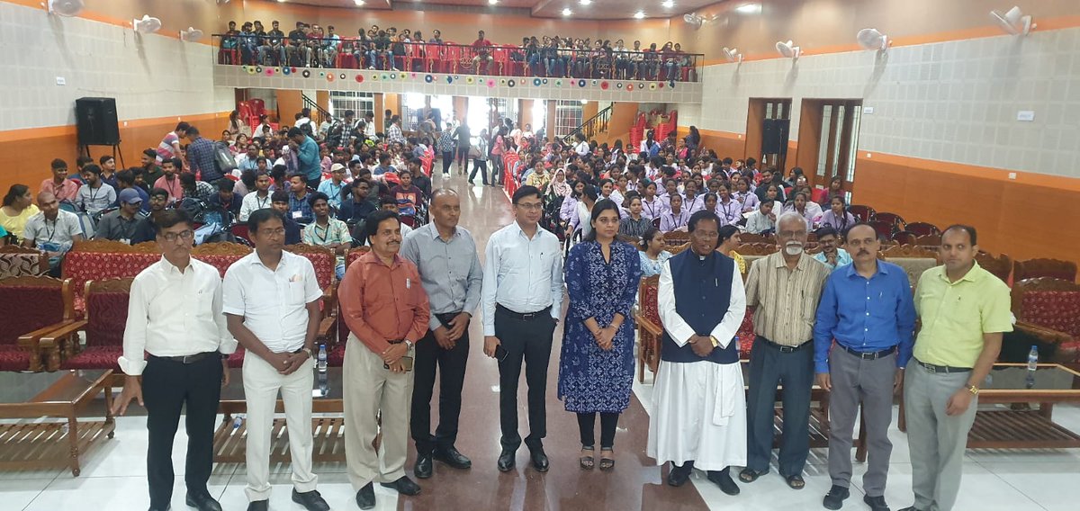 mahaquepa's tweet photo. Congratulate My student Prerna Singh secured AIR 271 in UPSC 2023. An Interaction session organised at St. Xavier's College Ranchi. Thanks to Principal N Lakra 
@LateharDistrict @JharkhandCMO https://t.co/RMh5PKyWzD