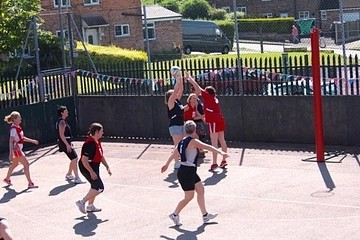 This #ActiveApril we're putting the spotlight on some of the groups we support which are doing amazing things to get more people moving, active and healthy! 🤾‍♀️Introducing #Rotherham-based Harthill Netball Club... sycf.org.uk/our-impact/cas…