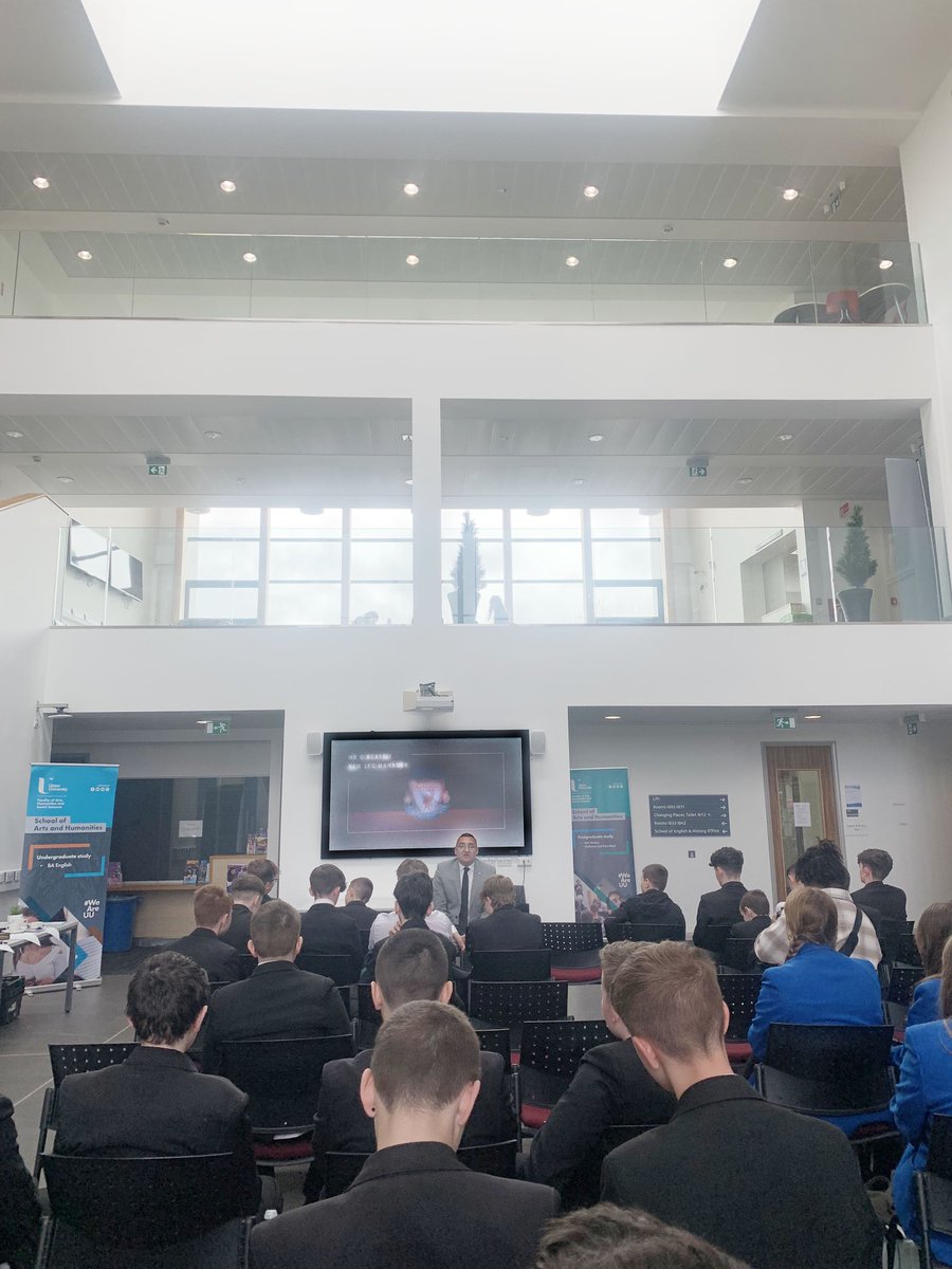 Was fantastic to have @StJosephsDerry and @SaintMarysDerry students with us at @UlsterUni today as we end our Snapshot journalism project. We even had a mock interview where we quizzed the brand new @LFC Manager @goodkop_badkop!