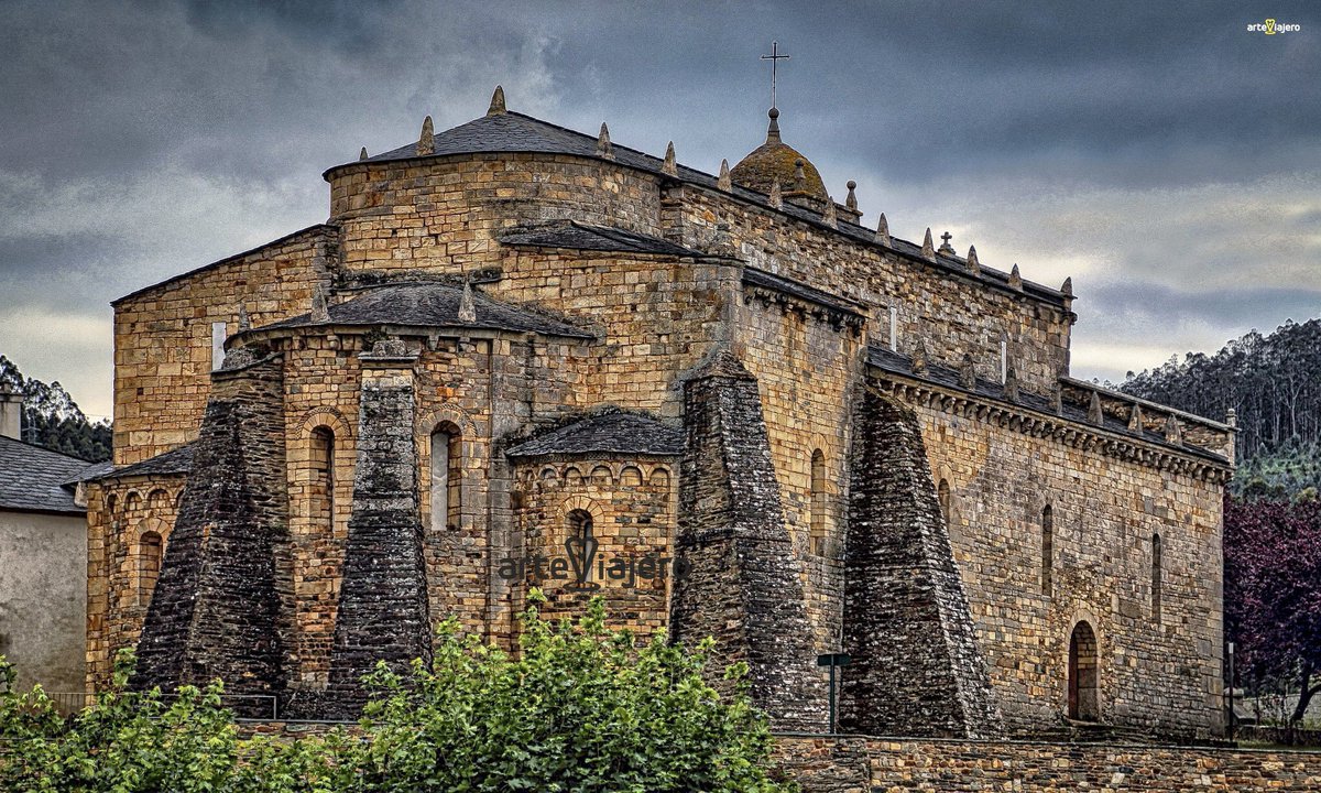 Basílica de San Martiño de Mondoñedo (Lugo, #Galicia). Considerada como la Catedral más antigua de España. En el S. IX fue sede de dos obispados. La iglesia actual es fruto de varias etapas constructivas comprendidas entre los S. X y XII
#FelizJueves #photography
