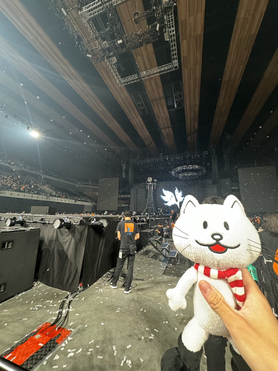 daiki_daiku's tweet photo. 2度とこの距離でライブ見ることできないんだろうな…

#ホームシック衛星 https://t.co/AG21ISgLIz