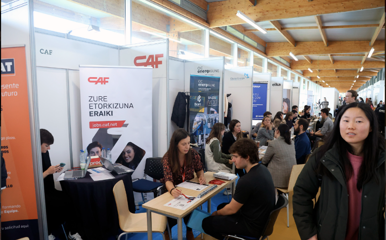 EnpleguGuneak's tweet photo. Oso ondo joan da Gipuzkoako Campuseko #Enplegu #Foroa / Un éxito el #Foro de #empleo del Campus de Gipuzkoa @upvehu https://t.co/D32Q5bAGvf
