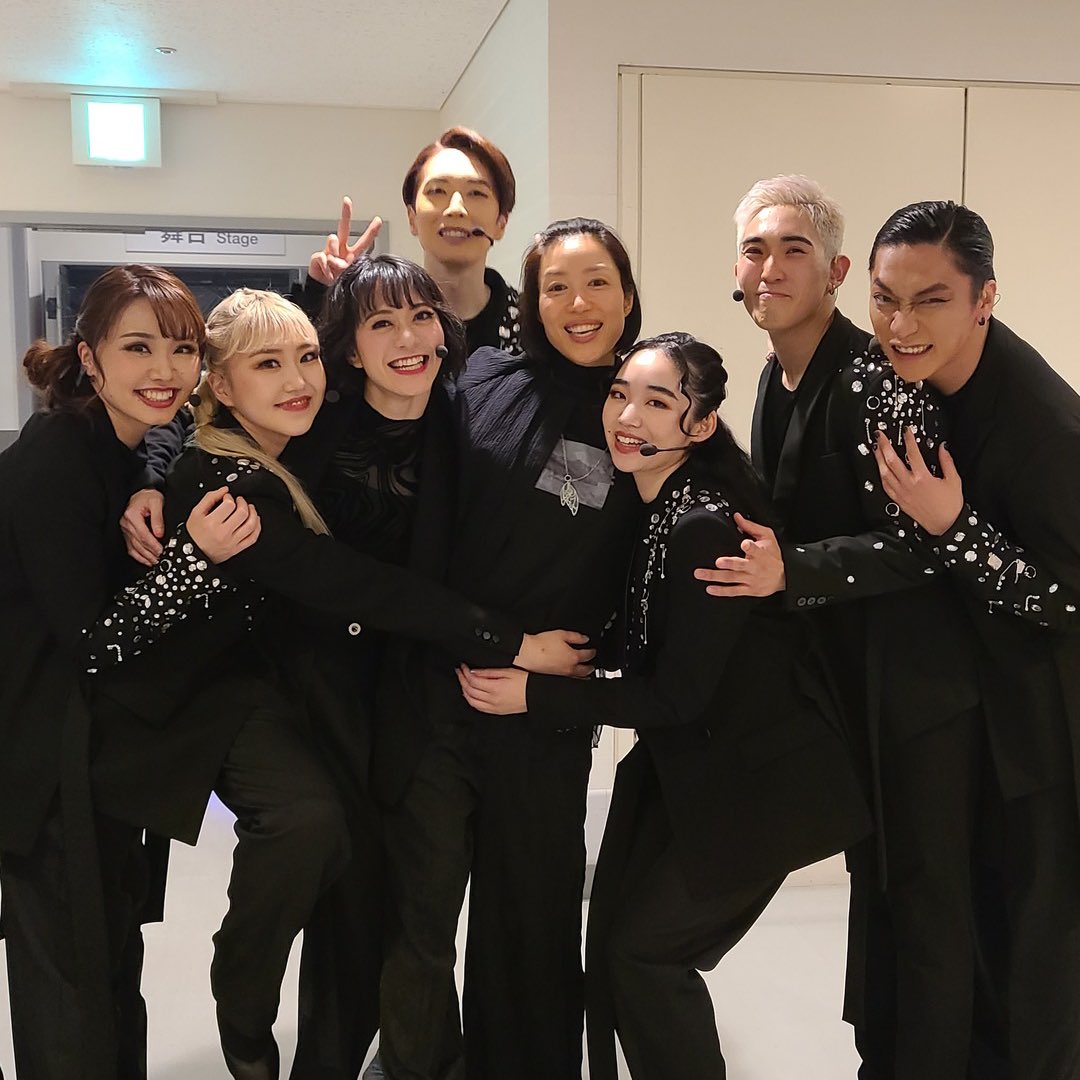 na0mi1003's tweet photo. 実はまだ続きます…笑
#unknown 仲間達を勝手に紹介していこうの会🎼vol.8

📷演出・振付のKAORIaIiveさん！
📷音楽監督の扇谷研人さん&amp;歌唱指導の花れんさん！
📷振付助手のNENEちゃん！

他にも沢山の素晴らしきスタッフさんバンドメンバーに囲まれて過ごした日々に感謝❤️‍🔥
https://t.co/r4Yku06qGX https://t.co/DrxM9ax8iQ