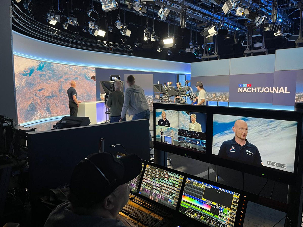 #GoodNews at ESA - behind #Media scenes this Monday with ESA DG @AschbacherJosef and astronaut @Astro_Alex at the European #Astronaut Centre EAC #Cologne and later @rtlgroup / @ntvde HQ! Many thanks again for the great interviews & discussions on #ESAAstro2022! #Astronautics