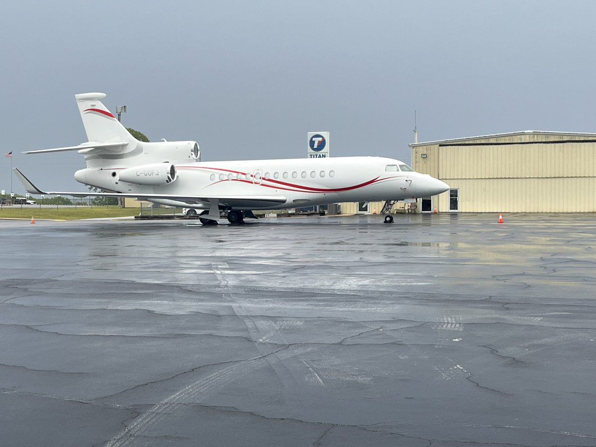 FlyHro's tweet image. Good morning from HRO! #falcon7x #aviation #flyhro