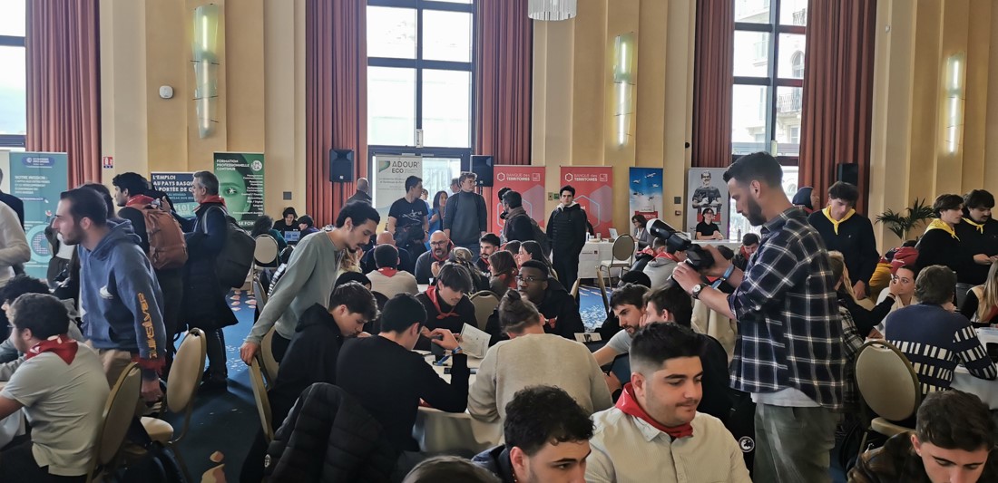 A #Biarritz, Klima Connexion et c'est parti ⏰ pour le challenge 24h de l'#innovation avec les étudiants de L'@EstiaOfficiel Les étudiants sont challengés sur des projets tournés vers la transition #écologique et #énergétique🍀