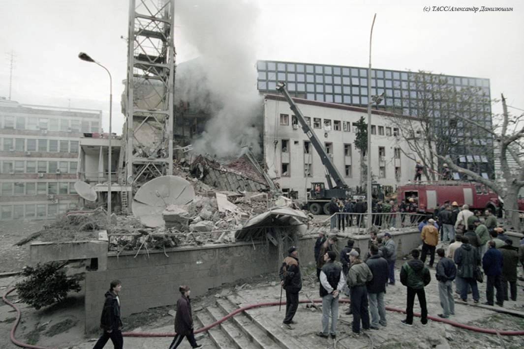 💬 #Zakharova: On April 23, Belgrade recalled the NATO missile attack on the Radio Television of Serbia headquarters, which resulted in the loss of lives of 16 civilians. Today, the West demands that Serbia ERASES the memory of the 1999 NATO bombings.