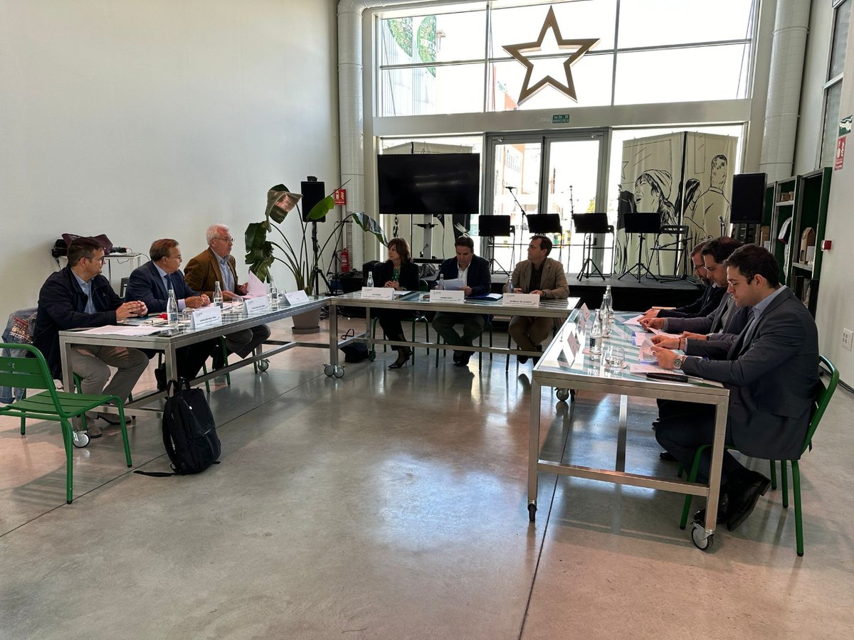 ✔️Productiva reunión del patronato de la Fundación con importantes decisiones para el avance de nuestros proyectos y el progreso regional. Agradecemos a <a href="/estrellalevante/">Estrella de Levante</a> por acogernos en su Sala de Catas para este encuentro. 

#fip #reuniónpatronato #regióndemurcia #innovación