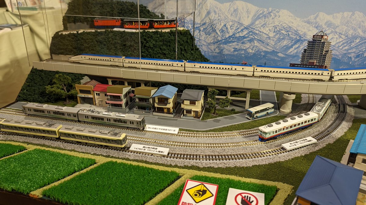#1ヶ月ジオラマチャレンジ 今回製作した富山県の鉄道PRジオラマは、東京・日本橋とやま館さんにて明日より5/29まで展示されます。お近くにお立ち寄りの際はぜひ、ご覧ください。