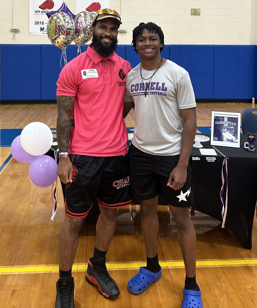 Congrats @ZavionJordan for his commitment to @CornellCollege Cornell College as a DB/KR. Another former player ❤️ He’s the 2nd CHAMP Mentality member to commit for college 🏈. 3rd overall in less than a year. @AthletesEpic @IAMEPIC247 @Coast2Coasttc @Marchen44 @BSpicerMedia