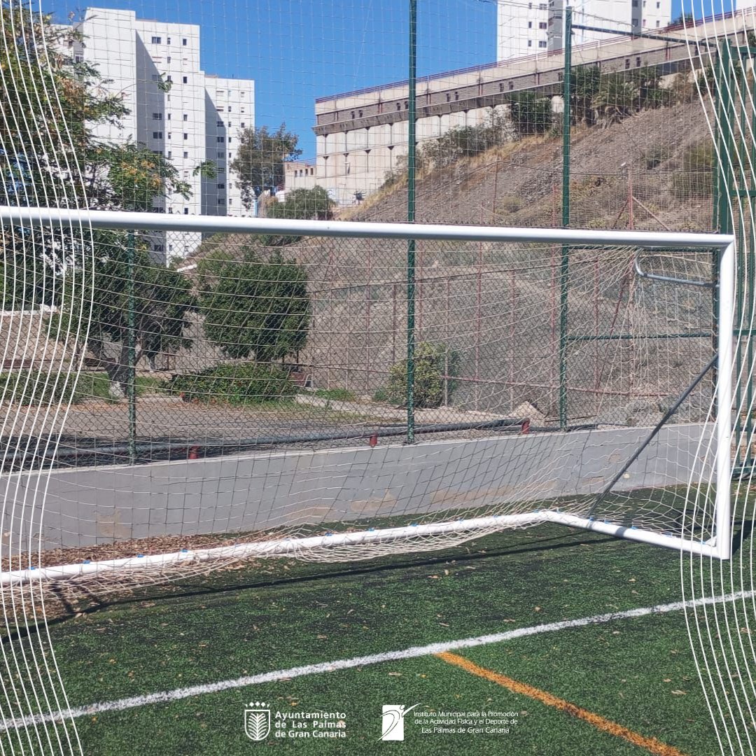 🥅Las nuevas porterías en el campo de fútbol José V. Sepúlveda de Pedro Hidalgo están recien instaladas y preparadas para aguantar los remates de los y las futbolistas. Continuaremos mejorando las instalaciones deportivas del municipio⚽.