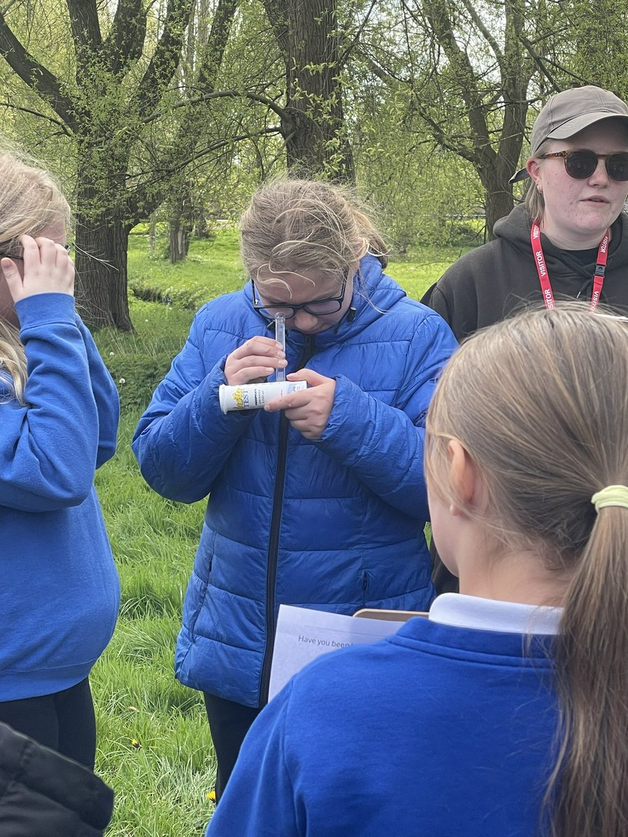 Dinas Bran went out on a survey of the River Gwenfro on Tuesday. We explored how ‘healthy’ the river is and checked the phosphate levels in the water. #TeamGwenfro #ethicallyinformedcitizens @GwkNorthWales @WelshDeeTrust