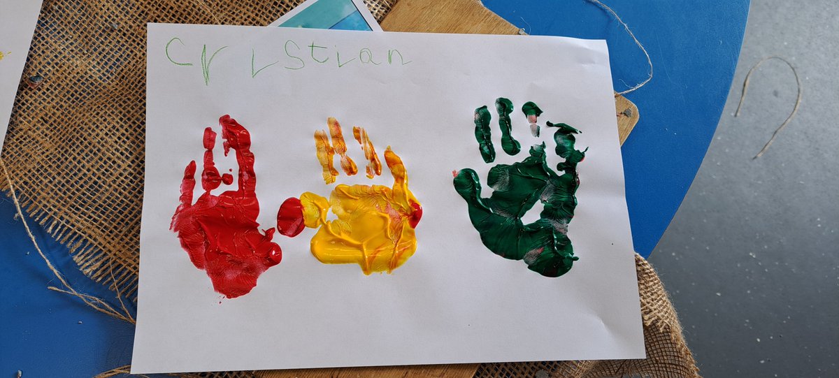 We are always so proud to support @Brakecharity #BeepBeep Campaign! we had a blast working with amazing schools like Compass Primary Academy, Stanion Primary School, & Kingscliffe Primary. Check out the awesome hand painting from Hazel Leys Academy! #RoadSafety Ted is impressed!