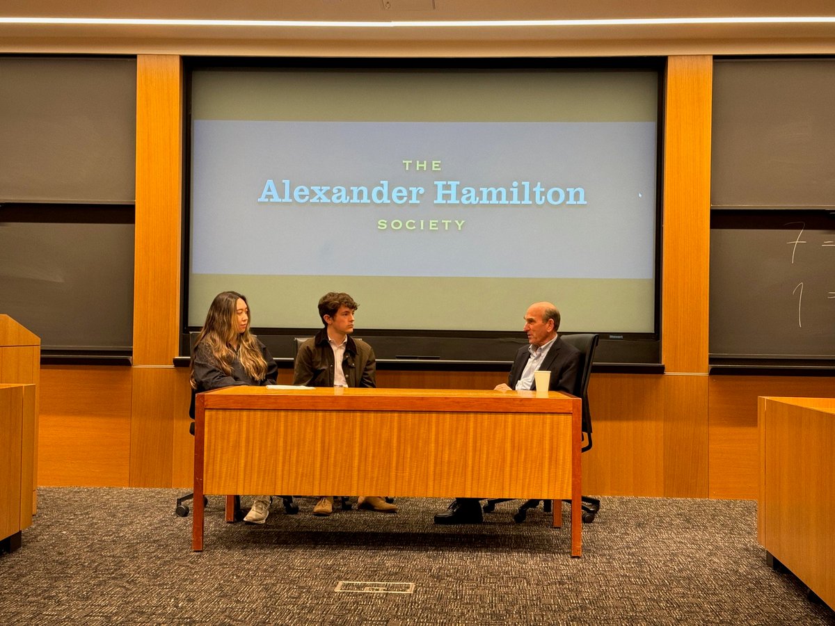 ICYMI: Last week, the @Princeton University AHS Chapter hosted Elliott Abrams, Senior Fellow for Middle East studies at the Council on Foreign Relations. Abrams spoke to the chapter on the Middle East.  @CFR_org #AHSChapterEvents