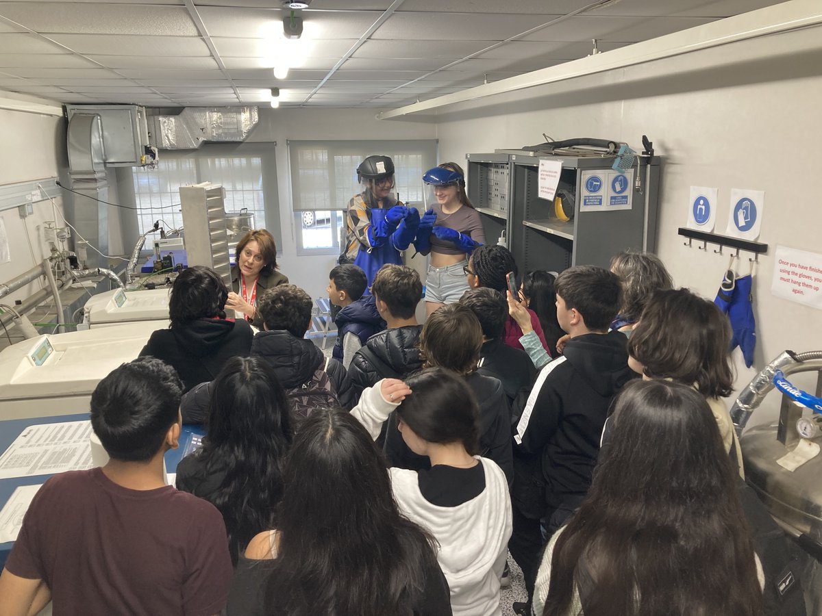 IDIBELL (@idibell_cat) on Twitter photo 🧑🎓Un dels nostres objectius és millorar l'educació científica dels alumnes de batxillerat i secundària, que comencen a decidir el seu futur.
🧪Enguany hem rebut els instituts Moianès, Les Marines, <a href="/InsThos/">INS Thos i Codina</a> i <a href="/InstBellvitge/">Institut Bellvitge</a>. Esperem que les visites us hagin resultat inspiradores! 🧑🎓Un dels nostres objectius és millorar l'educació científica dels alumnes de batxillerat i secundària, que comencen a decidir el seu futur.
🧪Enguany hem rebut els instituts Moianès, Les Marines, <a href="/InsThos/">INS Thos i Codina</a> i <a href="/InstBellvitge/">Institut Bellvitge</a>. Esperem que les visites us hagin resultat inspiradores!