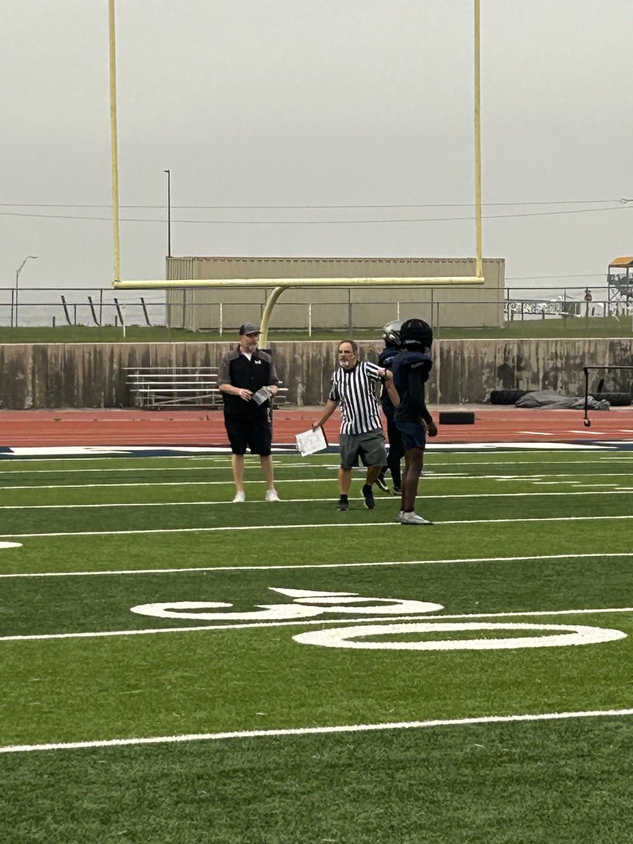 You never know what to expect from Coach Foerster, but you know he is ALWAYS going to “coach’em up”. This man is tireless! 🙏 for what you do! ⁦@HendricksonFB⁩ ⁦@HawkNationHHS⁩ ⁦@HendricksonBB⁩