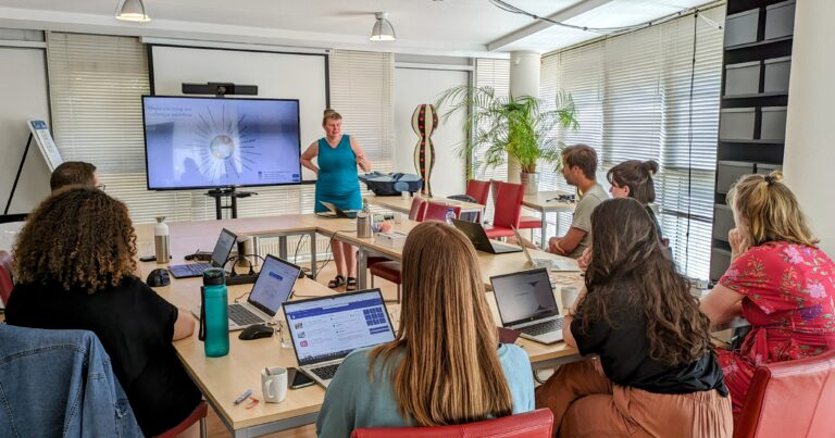 Bericht voor informatiespecialisten in de ruimste zin van het woord: er zijn nog plaatsen bij de komende editie (vanaf 21/5) van de @VoginAcademie-cursus van 2+3 intensieve dagen. Zie vogin.nl/online-opspore…… Zowel voor nieuwelingen als voor opfrissen van kennis/vaardigheden.