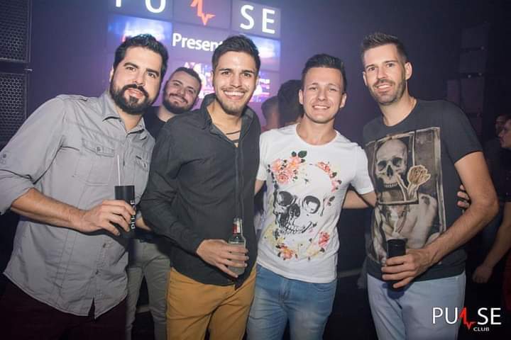 #tbt das lembranças do Facebook para o feed do X, na antiga Pulse Campinas 😎

**tem um intruso na foto 

#Pulse #Campinas #GayClub #Club #Balada #PartyNight #Vibes #Gay 🌈