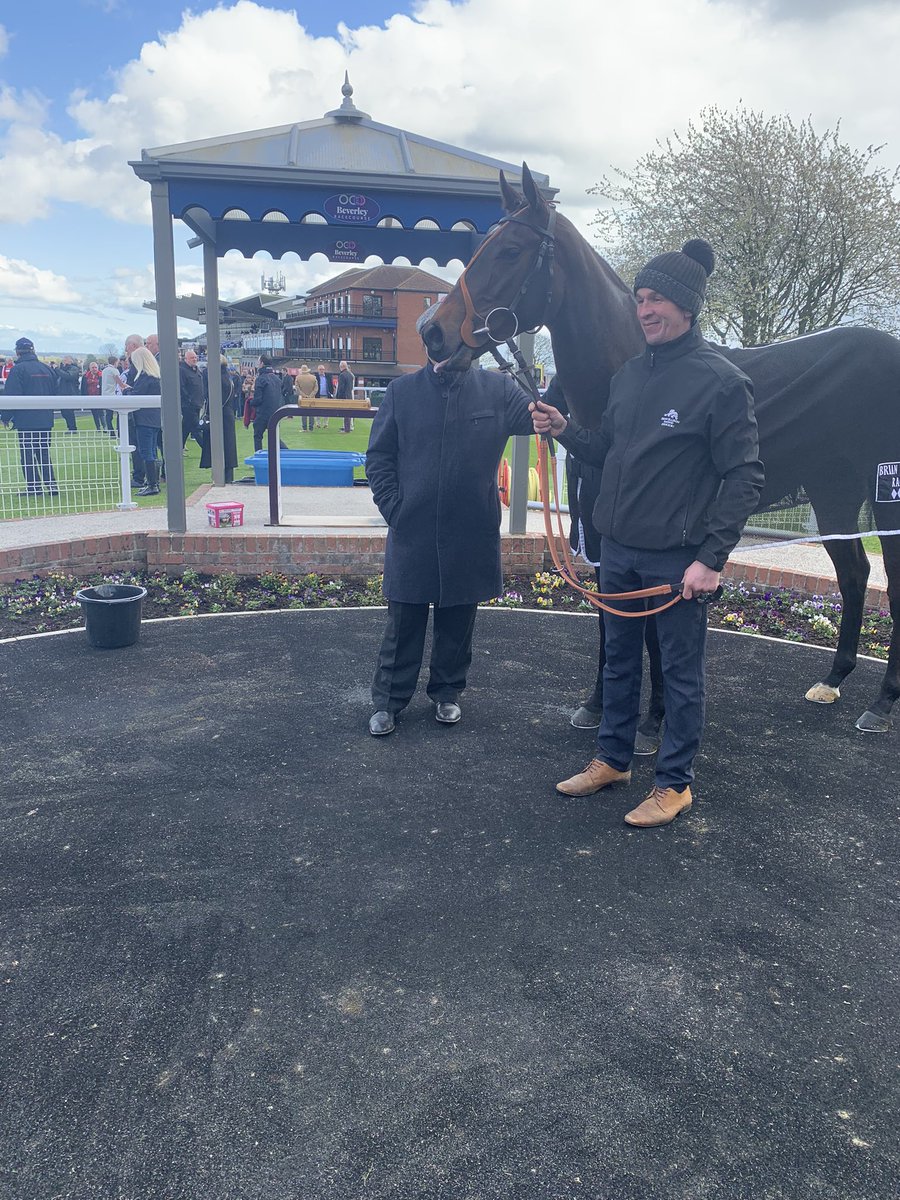 She’s stunning and now she’s a winner @Beverley_Races! JAYVEE wins The Ire Incentive, It Pays To Buy Irish Fillies’ Restricted Novice Stakes for @BERacingLtd & @BeN_RobinsoN18 ❤️