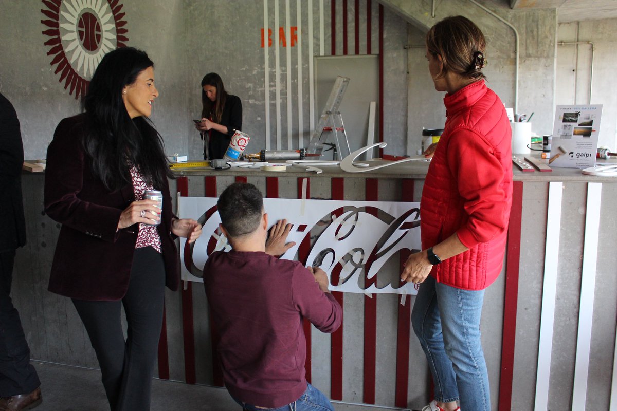 A cantina de Fondo Norte de Pasarón estrea nova imaxe‼️ Unha acción de @CocaColaEP e a Asociación @juanXXIII_pont en colaboración con GALPI coa que o Pontevedra CF pon en valor o seu compromiso coa integración social e laboral das persoas con discapacidade 🫶🏼♥️ #UPQSC ♥️