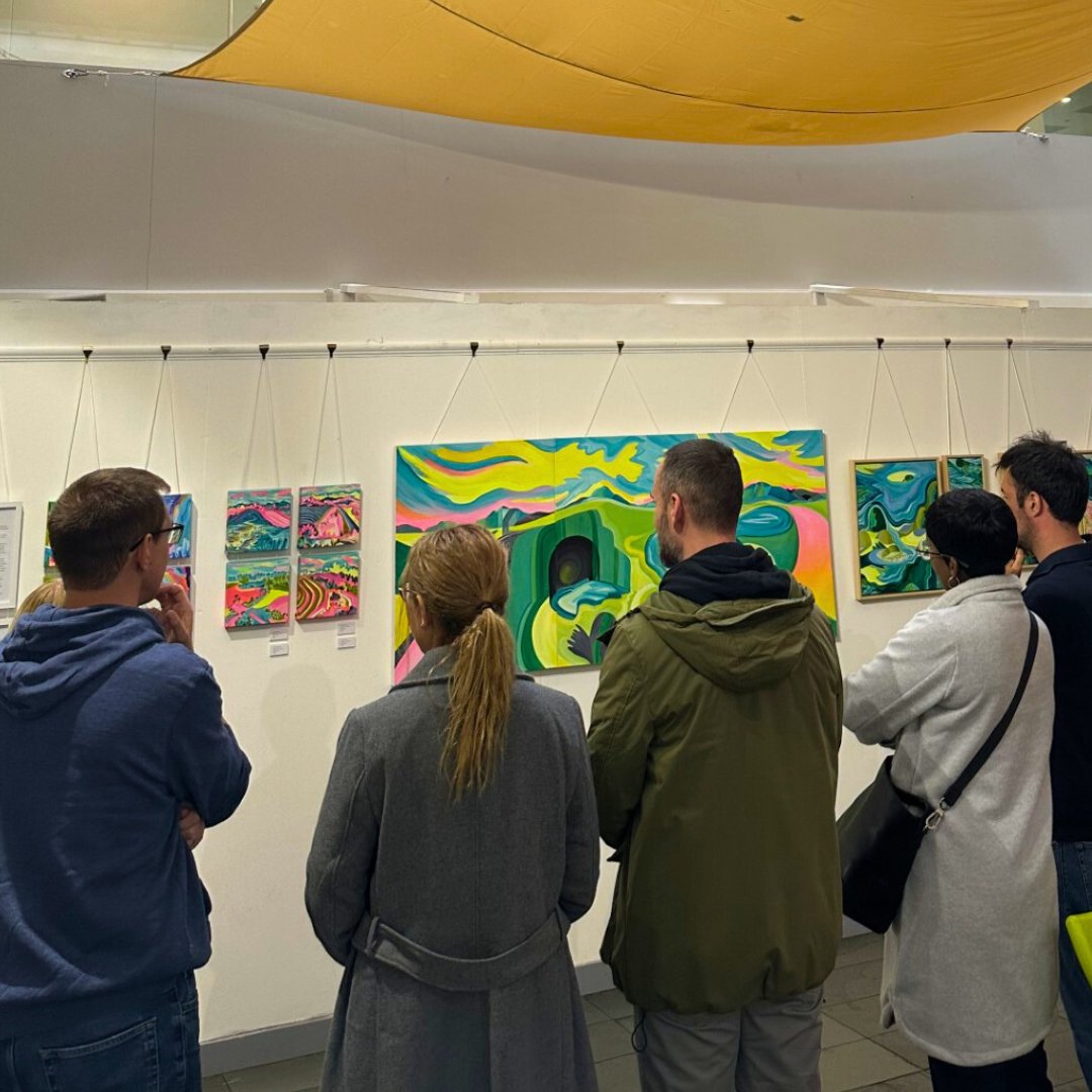 Young_Barnet's tweet image. Last night, the YBF team came out in full force to support our talented colleague, Julia Elmore, at her art exhibition 'Turbulent Waters' at the @artsdepot, London!

We couldn't be prouder! Don't miss the chance to see her stunning work before May 4th 2024! 🌊🌿 @PinkInsect