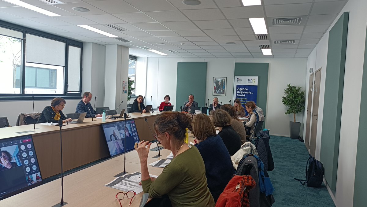 ARS_ARA_SANTE's tweet photo. #Addictions | Comité régional de lutte contre le tabac
➡️Echanges autour du prochain projet régional de lutte contre le tabac #PRLT et présentation des principales orientations retenues (débanaliser et réduire la consommation, lutte contre la pollution liée au tabac etc.) https://t.co/XVVK3xDjt5