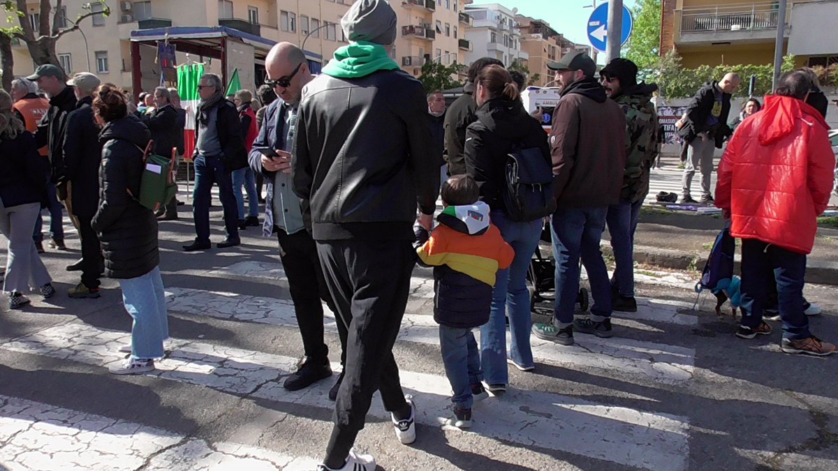 Roma 25 aprile 2024
'Viva l'Italia antifascista'
#VivalItaliaAntifascista
#oraesempreresistenza
#25aprilesempre
#25aprile
(piccoli partigiani crescono)