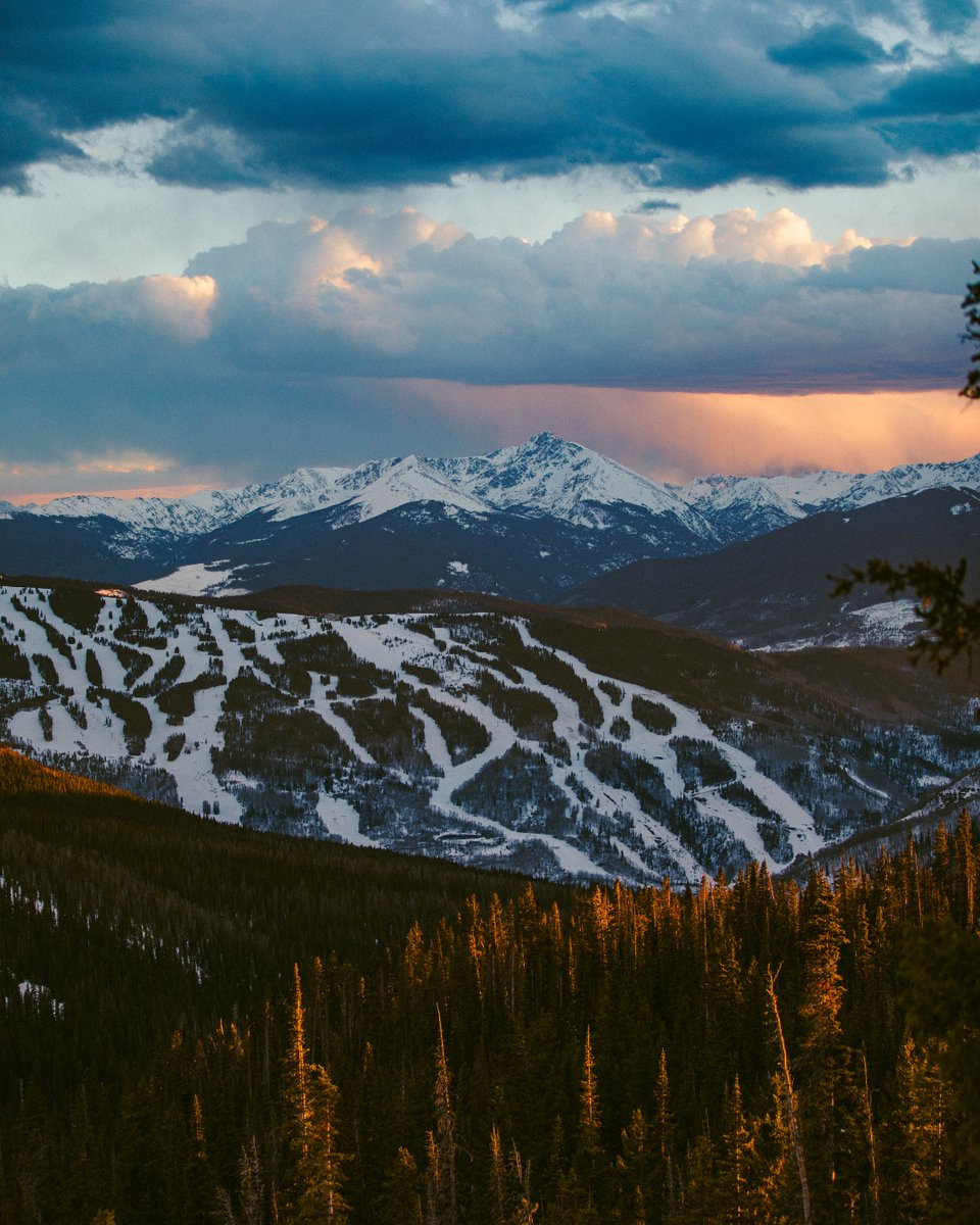 vailmtn's tweet photo. A different perspective at sunset. https://t.co/MHUotN7bgU